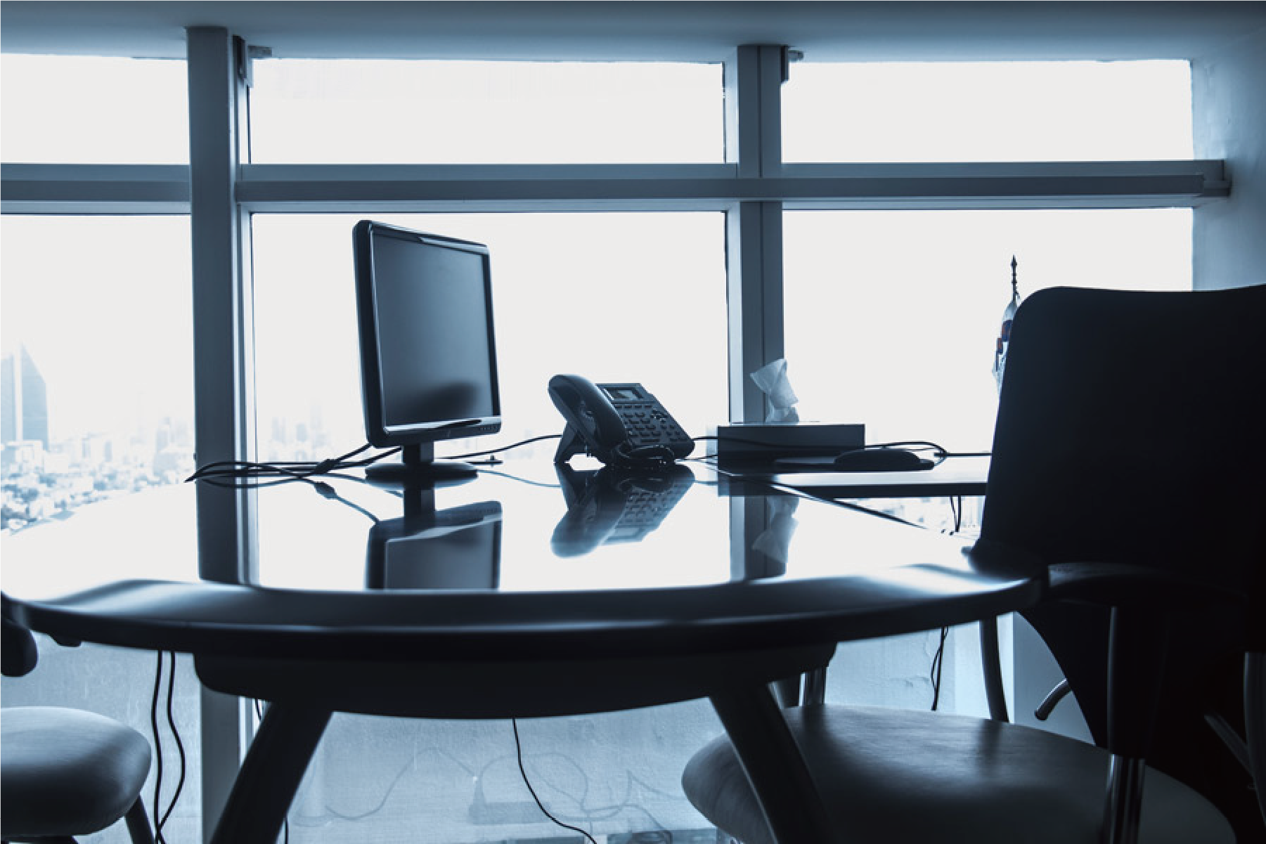 窓のある会議室